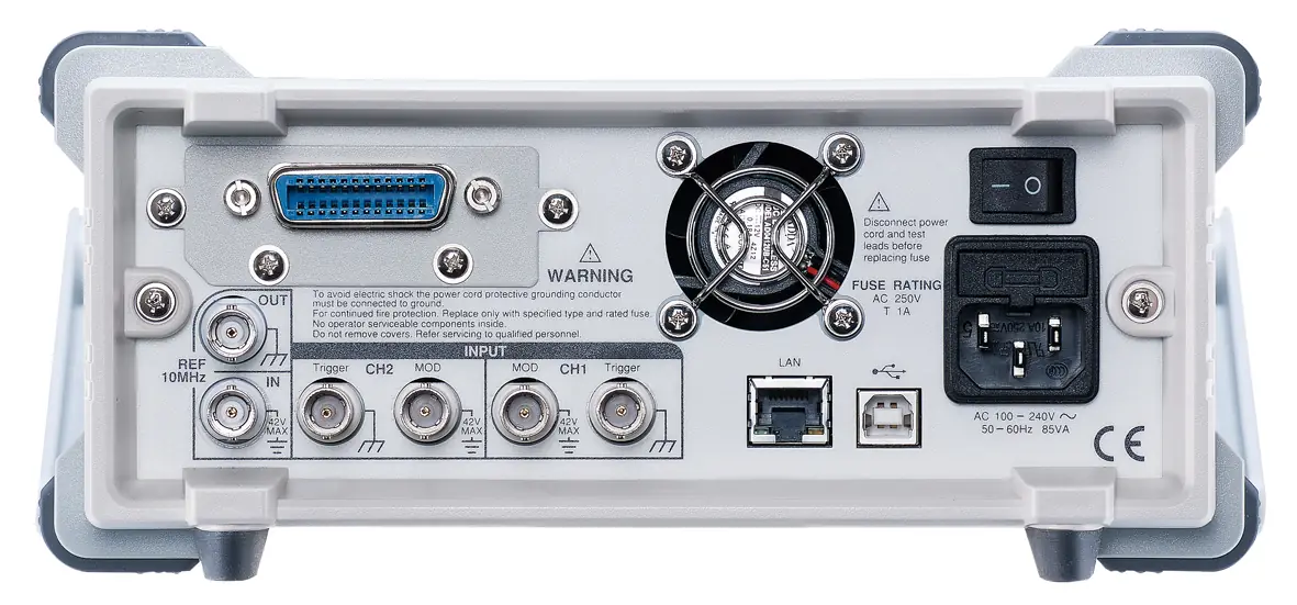 Galvanisch isolierte Ausgänge eines Arbiträr-Funktionsgenerators von der GW Instek AFG-30xx-Serie