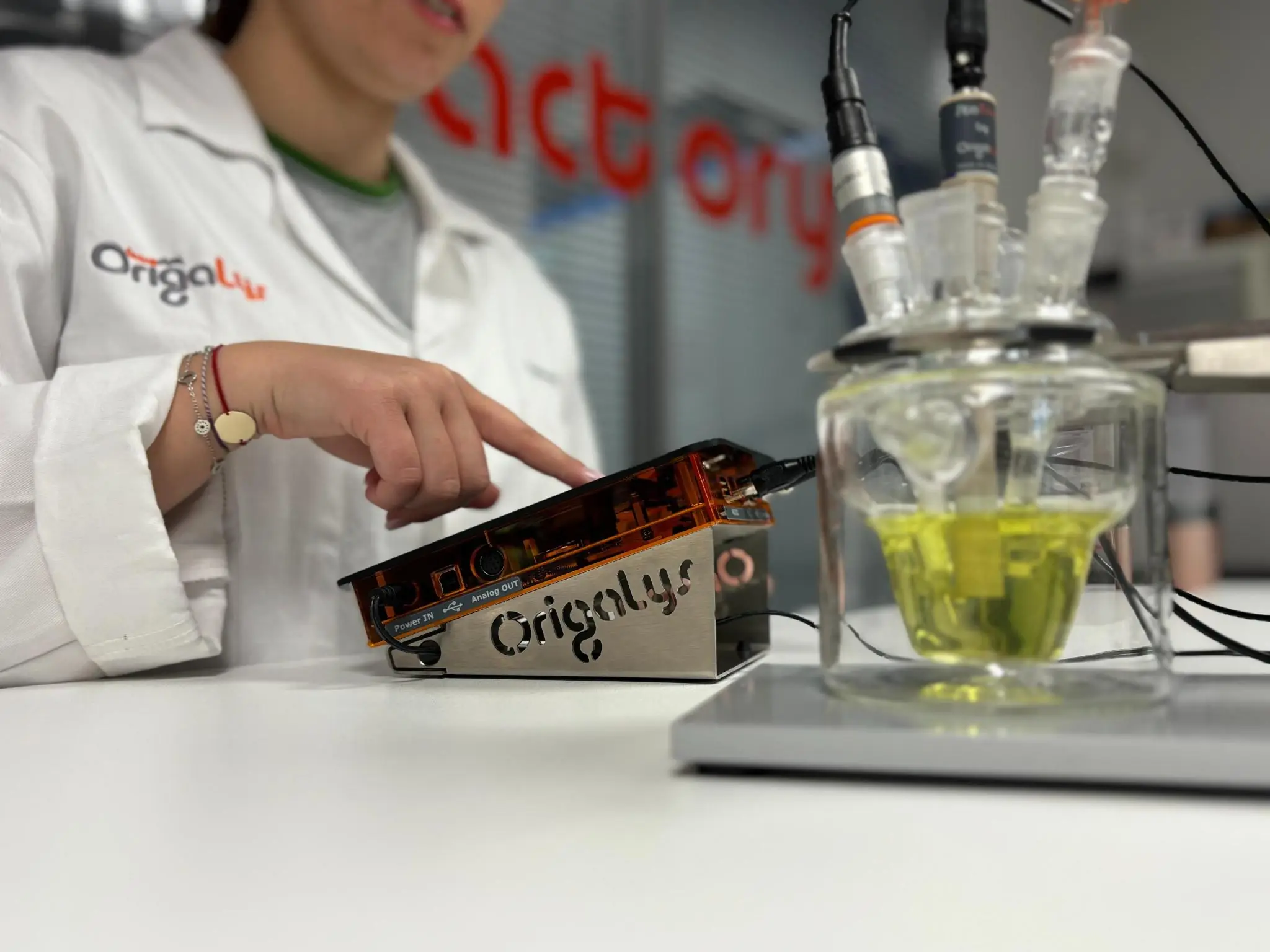 Komplettpaket aus der elektronischen Chemie mit Potentiostat / Galvanostat & einer Scheibenelektrode